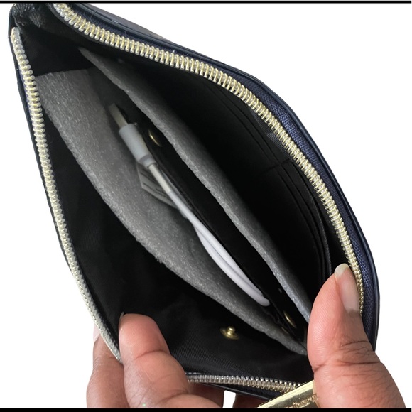 Liz Claiborne Womens Wallet Blue Dark Phone Charging Wallet NWT - Picture 4 of 7